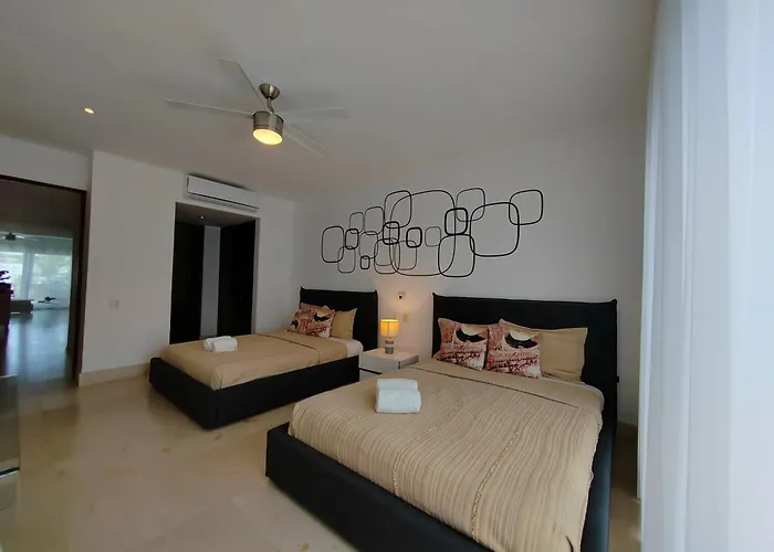 Luxurious & Central Condo In Playa Steps From The Beach