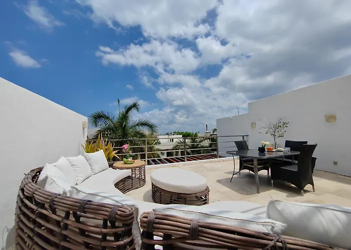 Luxurious & Central Condo In Playa Steps From The Beach